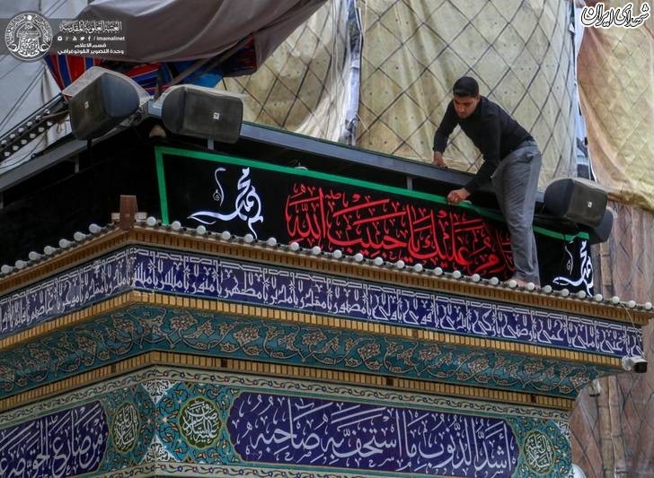 سیاه‌پوشی حرم حضرت علی(ع) در آستانه 28صفرحرم مطهر حضرت علی(ع) در ایام 28 صفر میزبان میلیون‌ها زائر از داخل و خارج عراق می‌باشد که برای عرض تسلیت به مناسبت رحلت پیامبر اکرم(ص) به حرم امیرالمومنین(ع) مشرف می‌شوند.
