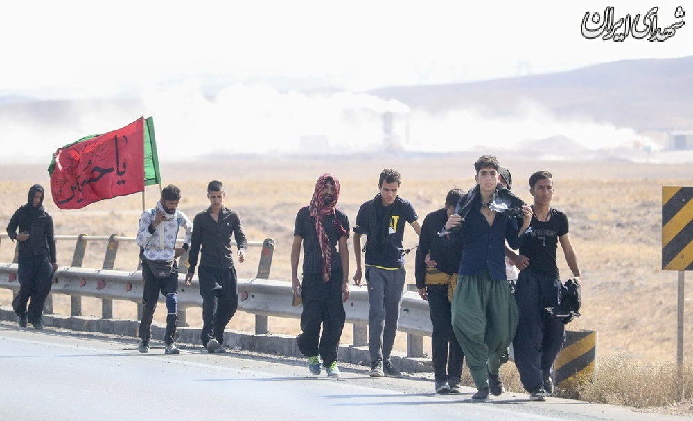 پای پیاده بهسوی بارگاه ملکوتی ثامن الحجج(ع) پای پیاده بهسوی بارگاه ملکوتی ثامن الحجج(ع)