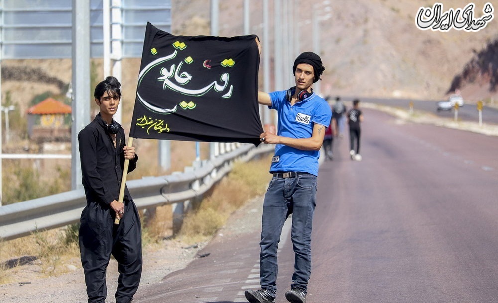 پای پیاده بهسوی بارگاه ملکوتی ثامن الحجج(ع) پای پیاده بهسوی بارگاه ملکوتی ثامن الحجج(ع)