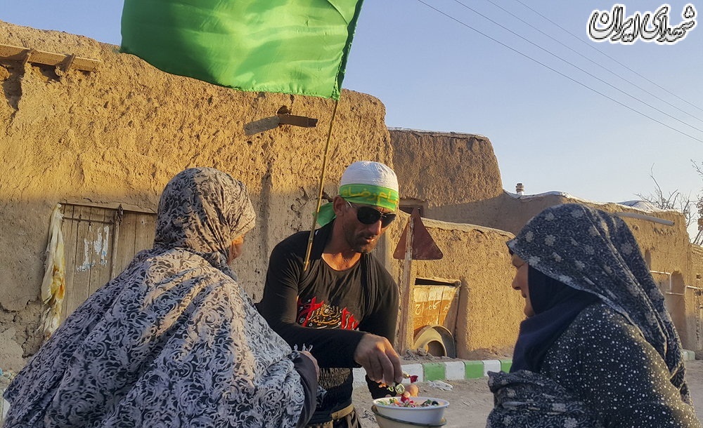 پای پیاده بهسوی بارگاه ملکوتی ثامن الحجج(ع) پای پیاده بهسوی بارگاه ملکوتی ثامن الحجج(ع)