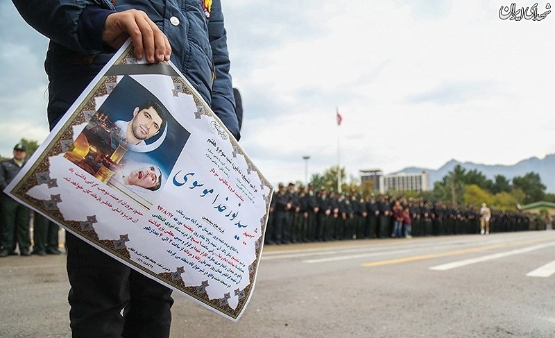 مراسم تشییع پیکر شهید سید نور خدا موسوی جانباز صد درصد لرستانی با حضور سردار اشتری فرمانده نیروی انتظامی و جمعی از مسئولان کشوری و استانی و مردم استان در ستاد فرماندهی نیروی انتظامی لرستان برگزار شد. سید نورخدا موسوی در ۱۷ اسفندماه سال ۸۷ در منطقه لار استان سیستان و بلوچستان، مورد اصابت گلوله گروهک تروریستی عبدالمالک ریگی قرار گرفت و از ناحیه سر مجروح شد و به کما رفت.جانباز ۱۰۰ درصد لرستانی که به شهید زنده کشور مشهور بود ۱۰ سال در کما بهسر میبرد. مراسم تشییع پیکر شهید سید نور خدا موسوی جانباز صد درصد لرستانی با حضور سردار اشتری فرمانده نیروی انتظامی و جمعی از مسئولان کشوری و استانی و مردم استان در ستاد فرماندهی نیروی انتظامی لرستان برگزار شد. سید نورخدا موسوی در ۱۷ اسفندماه سال ۸۷ در منطقه لار استان سیستان و بلوچستان، مورد اصابت گلوله گروهک تروریستی عبدالمالک ریگی قرار گرفت و از ناحیه سر مجروح شد و به کما رفت.جانباز ۱۰۰ درصد لرستانی که به شهید زنده کشور مشهور بود ۱۰ سال در کما بهسر میبرد.