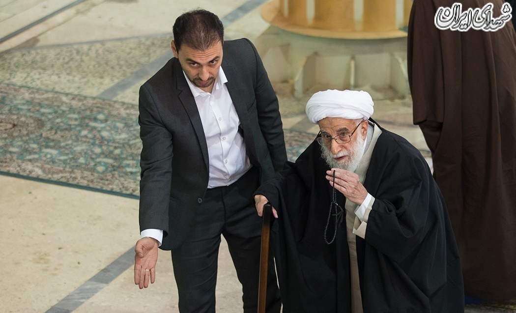 نماز جمعه تهران / ۱۸ آبان ۹۷ نماز عبادی ـ سیاسی جمعه ۱۸ آبان ۱۳۹۷ تهران به امامت حجت الاسلام کاظم صدیقی امام جمعه موقت تهران در دانشگاه تهران برگزار شد. امام جمعه موقت تهران گفت: این دولت از اول وعده داده بود که ارزش پول ملی را افزایش دهد، ولی تنها نقطهای که زائران اذیت شدند، موضوع ارز بود که هم اصل مسئله به صورت امری ناپسند باقی مانده و پول ما ثبات ندارد و هم نسبت به زائران باید تمهیداتی اندیشیده میشد تا در عراق اذیت نمیشدند. نماز جمعه تهران / ۱۸ آبان ۹۷ نماز عبادی ـ سیاسی جمعه ۱۸ آبان ۱۳۹۷ تهران به امامت حجت الاسلام کاظم صدیقی امام جمعه موقت تهران در دانشگاه تهران برگزار شد. امام جمعه موقت تهران گفت: این دولت از اول وعده داده بود که ارزش پول ملی را افزایش دهد، ولی تنها نقطهای که زائران اذیت شدند، موضوع ارز بود که هم اصل مسئله به صورت امری ناپسند باقی مانده و پول ما ثبات ندارد و هم نسبت به زائران باید تمهیداتی اندیشیده میشد تا در عراق اذیت نمیشدند.