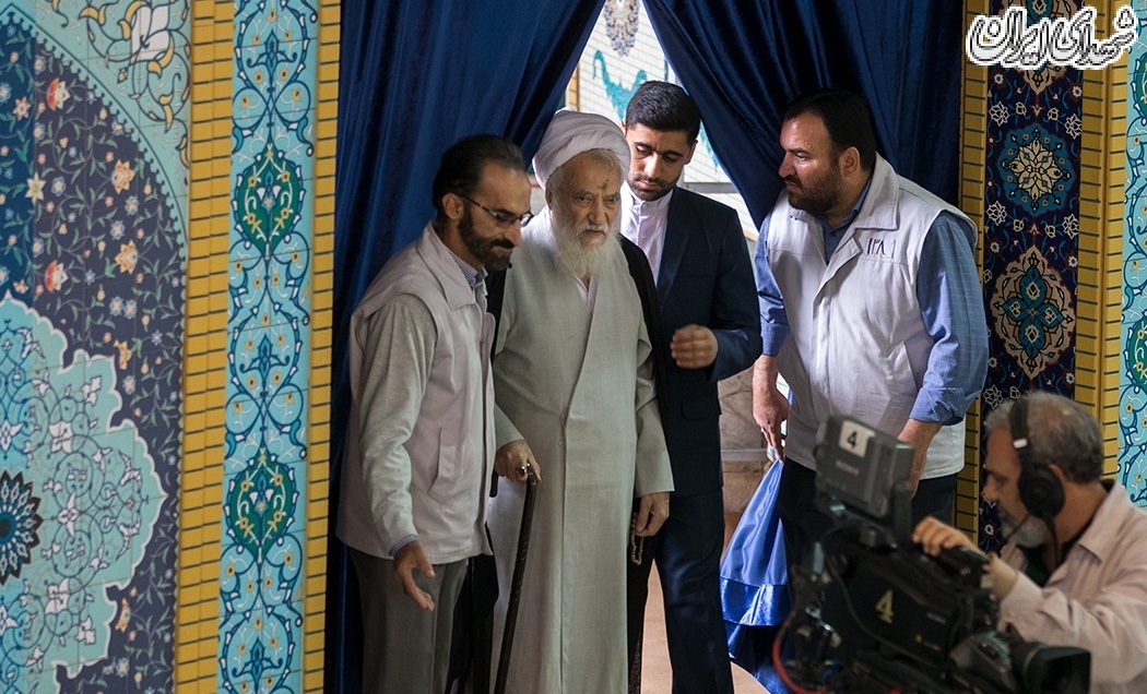 نماز جمعه تهران / ۱۸ آبان ۹۷ نماز عبادی ـ سیاسی جمعه ۱۸ آبان ۱۳۹۷ تهران به امامت حجت الاسلام کاظم صدیقی امام جمعه موقت تهران در دانشگاه تهران برگزار شد. امام جمعه موقت تهران گفت: این دولت از اول وعده داده بود که ارزش پول ملی را افزایش دهد، ولی تنها نقطهای که زائران اذیت شدند، موضوع ارز بود که هم اصل مسئله به صورت امری ناپسند باقی مانده و پول ما ثبات ندارد و هم نسبت به زائران باید تمهیداتی اندیشیده میشد تا در عراق اذیت نمیشدند. نماز جمعه تهران / ۱۸ آبان ۹۷ نماز عبادی ـ سیاسی جمعه ۱۸ آبان ۱۳۹۷ تهران به امامت حجت الاسلام کاظم صدیقی امام جمعه موقت تهران در دانشگاه تهران برگزار شد. امام جمعه موقت تهران گفت: این دولت از اول وعده داده بود که ارزش پول ملی را افزایش دهد، ولی تنها نقطهای که زائران اذیت شدند، موضوع ارز بود که هم اصل مسئله به صورت امری ناپسند باقی مانده و پول ما ثبات ندارد و هم نسبت به زائران باید تمهیداتی اندیشیده میشد تا در عراق اذیت نمیشدند.