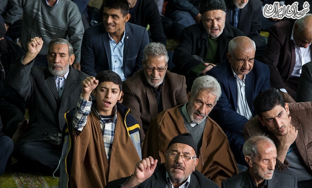 نماز جمعه تهران / ۱۸ آبان ۹۷ نماز عبادی ـ سیاسی جمعه ۱۸ آبان ۱۳۹۷ تهران به امامت حجت الاسلام کاظم صدیقی امام جمعه موقت تهران در دانشگاه تهران برگزار شد. امام جمعه موقت تهران گفت: این دولت از اول وعده داده بود که ارزش پول ملی را افزایش دهد، ولی تنها نقطهای که زائران اذیت شدند، موضوع ارز بود که هم اصل مسئله به صورت امری ناپسند باقی مانده و پول ما ثبات ندارد و هم نسبت به زائران باید تمهیداتی اندیشیده میشد تا در عراق اذیت نمیشدند. نماز جمعه تهران / ۱۸ آبان ۹۷ نماز عبادی ـ سیاسی جمعه ۱۸ آبان ۱۳۹۷ تهران به امامت حجت الاسلام کاظم صدیقی امام جمعه موقت تهران در دانشگاه تهران برگزار شد. امام جمعه موقت تهران گفت: این دولت از اول وعده داده بود که ارزش پول ملی را افزایش دهد، ولی تنها نقطهای که زائران اذیت شدند، موضوع ارز بود که هم اصل مسئله به صورت امری ناپسند باقی مانده و پول ما ثبات ندارد و هم نسبت به زائران باید تمهیداتی اندیشیده میشد تا در عراق اذیت نمیشدند.