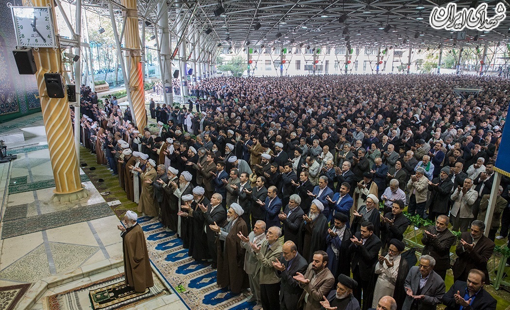 نماز جمعه تهران / ۱۸ آبان ۹۷ نماز عبادی ـ سیاسی جمعه ۱۸ آبان ۱۳۹۷ تهران به امامت حجت الاسلام کاظم صدیقی امام جمعه موقت تهران در دانشگاه تهران برگزار شد. امام جمعه موقت تهران گفت: این دولت از اول وعده داده بود که ارزش پول ملی را افزایش دهد، ولی تنها نقطهای که زائران اذیت شدند، موضوع ارز بود که هم اصل مسئله به صورت امری ناپسند باقی مانده و پول ما ثبات ندارد و هم نسبت به زائران باید تمهیداتی اندیشیده میشد تا در عراق اذیت نمیشدند. نماز جمعه تهران / ۱۸ آبان ۹۷ نماز عبادی ـ سیاسی جمعه ۱۸ آبان ۱۳۹۷ تهران به امامت حجت الاسلام کاظم صدیقی امام جمعه موقت تهران در دانشگاه تهران برگزار شد. امام جمعه موقت تهران گفت: این دولت از اول وعده داده بود که ارزش پول ملی را افزایش دهد، ولی تنها نقطهای که زائران اذیت شدند، موضوع ارز بود که هم اصل مسئله به صورت امری ناپسند باقی مانده و پول ما ثبات ندارد و هم نسبت به زائران باید تمهیداتی اندیشیده میشد تا در عراق اذیت نمیشدند.