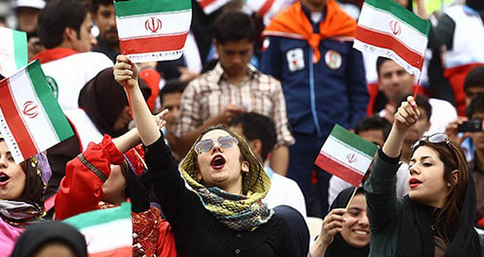 ورود غیر قانونی زنان به ورزشگاه/شیپور زدن زنان در آزادی + فیلم ورود غیر قانونی زنان به ورزشگاه/شیپور زدن زنان در آزادی + فیلم