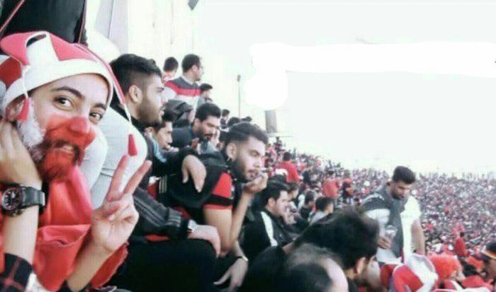 بازهم حضور یک دختر در ورزشگاه با گریم پسرانه!