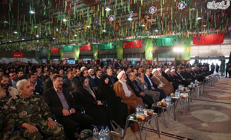 کنگره ملی بزرگداشت سه هزار شهید استان قزوین۲۰ آبان ۱۳۹۷ - ۱۵:۱۹امیرحسین نظریاولین روز کنگره ملی سه هزار شهید استان قزوین روز یکشنبه با حضور علی اکبر صالحی رئیس سازمان انرژی اتمی، سرلشکر سید یحیی صفوی مشاور عالی فرمانده کل قوا، آیت الله عبدالکریم عابدینی نماینده ولی فقیه در استان، عبدالمحمد زاهدی استاندار قزوین و نمایندگان استان در مجلس شورای اسلامی، فرماندهان نیروهای نظامی و انتظامی، فرهنگیان و خانواده شهدا در محل دائمی نمایشگاههای بین المللی قزوین آغاز شد. کنگره ملی بزرگداشت سه هزار شهید استان قزوین۲۰ آبان ۱۳۹۷ - ۱۵:۱۹امیرحسین نظریاولین روز کنگره ملی سه هزار شهید استان قزوین روز یکشنبه با حضور علی اکبر صالحی رئیس سازمان انرژی اتمی، سرلشکر سید یحیی صفوی مشاور عالی فرمانده کل قوا، آیت الله عبدالکریم عابدینی نماینده ولی فقیه در استان، عبدالمحمد زاهدی استاندار قزوین و نمایندگان استان در مجلس شورای اسلامی، فرماندهان نیروهای نظامی و انتظامی، فرهنگیان و خانواده شهدا در محل دائمی نمایشگاههای بین المللی قزوین آغاز شد.
