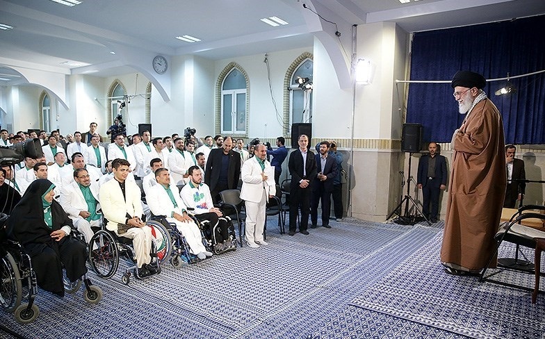 پرچمداری بانوی چادری کاروان ایران قدرتنمایی فرهنگی بود پرچمداری بانوی چادری کاروان ایران قدرتنمایی فرهنگی بود