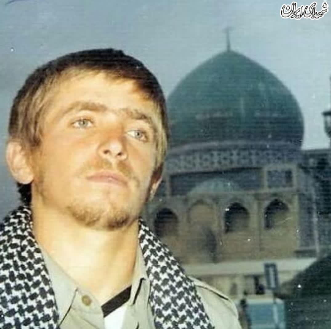 اسارت ۱۱عراقی به دست یک نوجوان مجروح! +عکس اسارت ۱۱عراقی به دست یک نوجوان مجروح! +عکس