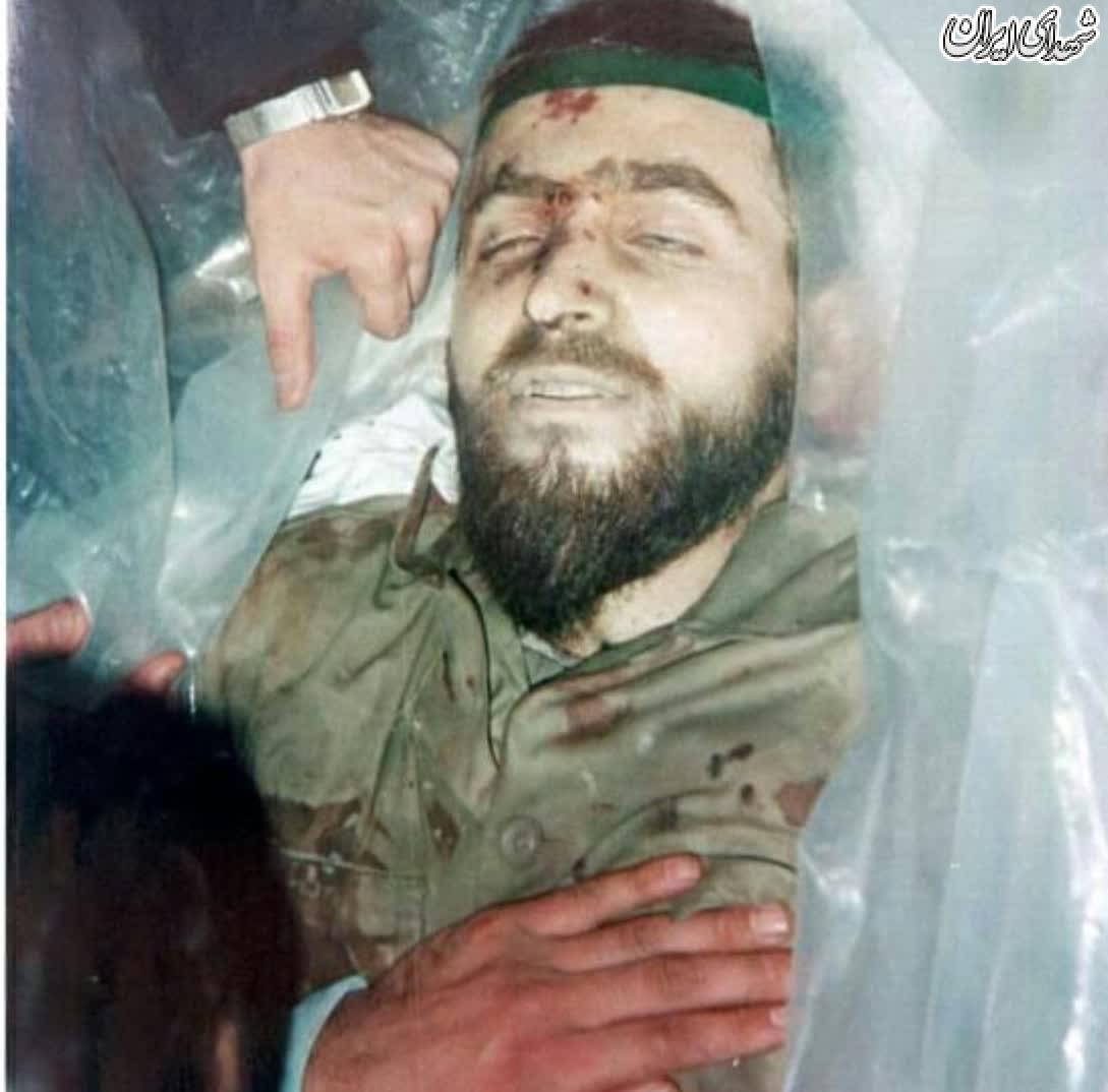اسارت ۱۱عراقی به دست یک نوجوان مجروح! +عکس اسارت ۱۱عراقی به دست یک نوجوان مجروح! +عکس