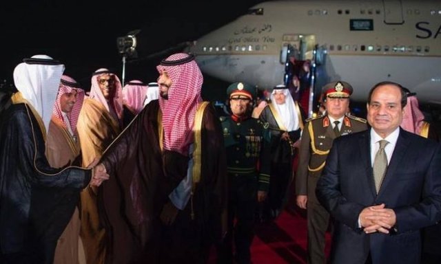 فرش قرمز سیسی برای بنسلمان در فرودگاه +عکس فرش قرمز سیسی برای بنسلمان در فرودگاه +عکس