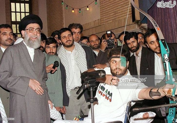 عکس/ تیراندازی یک جانباز در حضور رهبر انقلاب