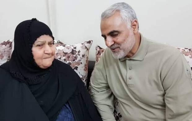 حضور سردار سلیمانی در منزل شهید هاشمی حضور سردار سلیمانی در منزل شهید هاشمی