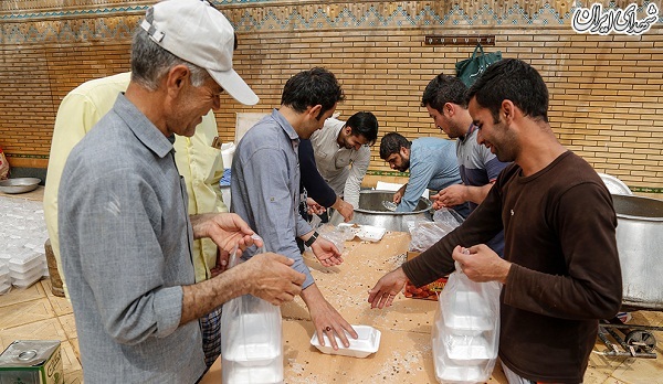 عکس/ تهیه غذا برای سیل زدگان پلدختر