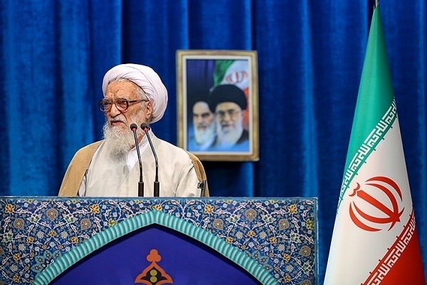 حضور آیتالله موحدی در نماز جمعه با لباس پاسداری+عکس حضور آیتالله موحدی در نماز جمعه با لباس پاسداری+عکس