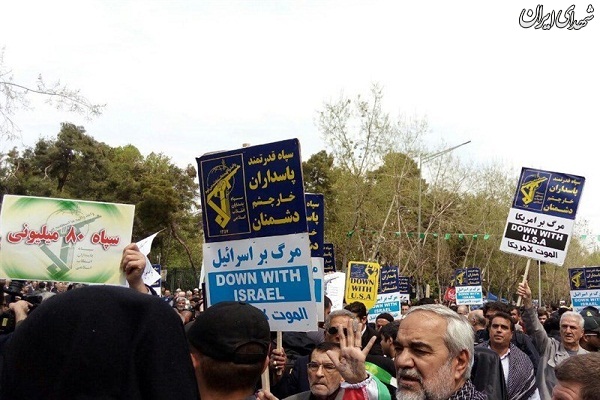قطعنامه راهپیمایان:تمامی ملت ۸۰ میلیونی ایران خود را سپاهی قلمداد میکنند قطعنامه راهپیمایان:تمامی ملت ۸۰ میلیونی ایران خود را سپاهی قلمداد میکنند