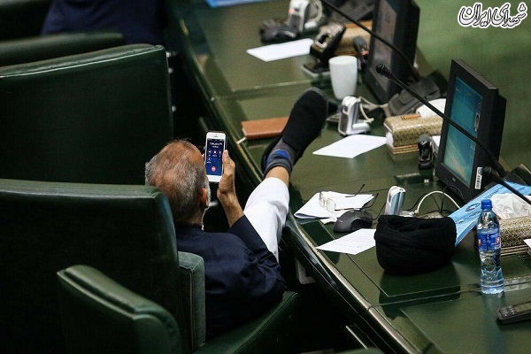 عکسی تامل برانگیز از جلسه امروز مجلس