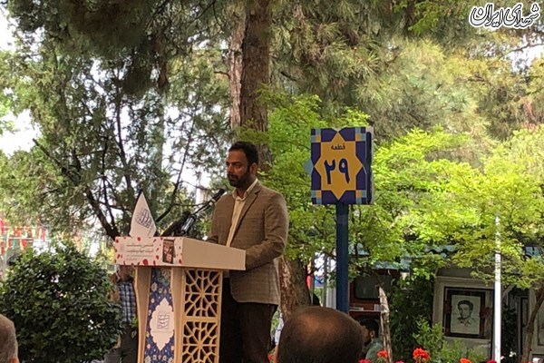 رونمایی از تقریظ رهبر انقلاب بر کتاب «در کمین گل سرخ»+دستخط رونمایی از تقریظ رهبر انقلاب بر کتاب «در کمین گل سرخ»+دستخط