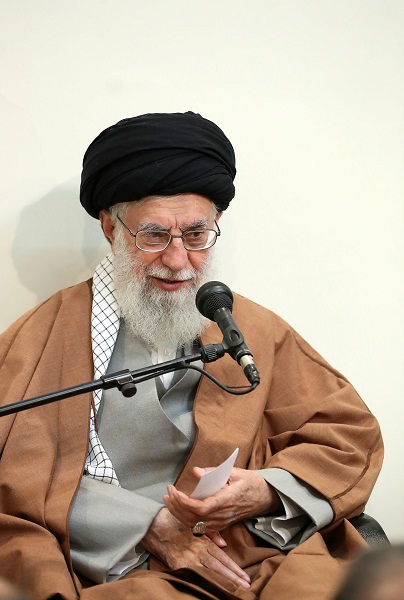 سرهنگ ارتشی که رهبر معظم انقلاب به او اشاره کردند،که بود؟+فیلم سرهنگ ارتشی که رهبر معظم انقلاب به او اشاره کردند،که بود؟+فیلم