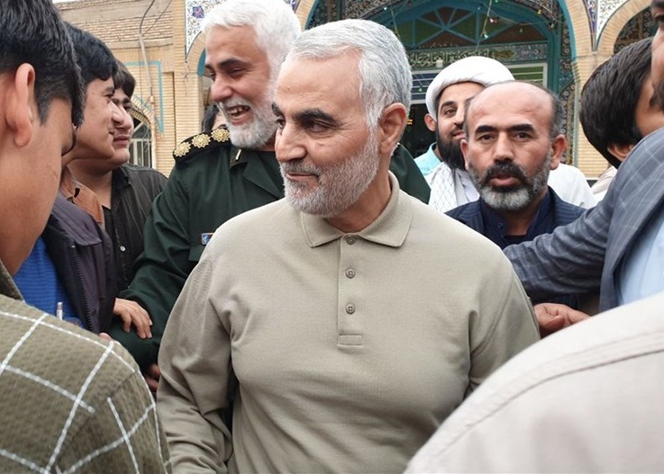 سردار سلیمانی:دست و پای مردم سیلزده خوزستان را باید بوسید سردار سلیمانی:دست و پای مردم سیلزده خوزستان را باید بوسید
