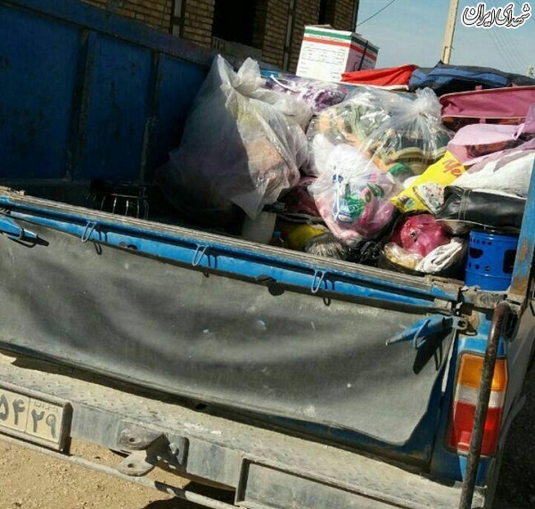 عکس/ کمک زلزله زدگان به سیل‌زدگان!