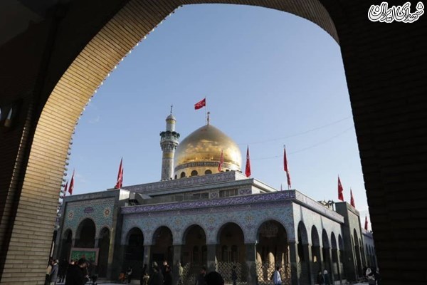 تعویض پرچم گنبدحرم حضرت زینب(س)