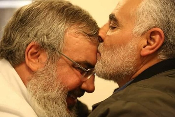 عکس/ بوسه حاج قاسم بر پیشانی سیدحسن