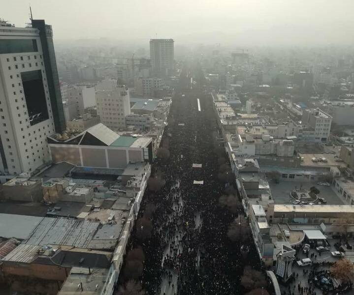 حضور میلیونی مشهدی ها برای تشییع سرداران مقاومت/پیکر حاج قاسم در آغوش حرم + عکس حضور میلیونی مشهدی ها برای تشییع سرداران مقاومت/پیکر حاج قاسم در آغوش حرم + عکس