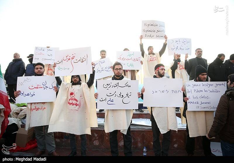 قیام تهران برای حاج قاسم/ خیابان های اطراف دانشگاه مملو از جمعیت+ عکس قیام تهران برای حاج قاسم/ خیابان های اطراف دانشگاه مملو از جمعیت+ عکس