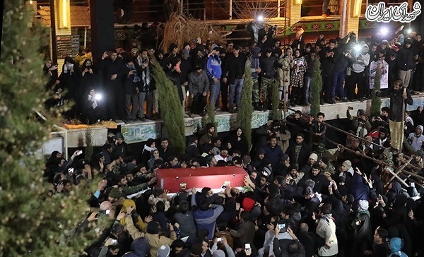 عکس/ مراسم خاکسپاری پیکر حاج قاسم در کرمان