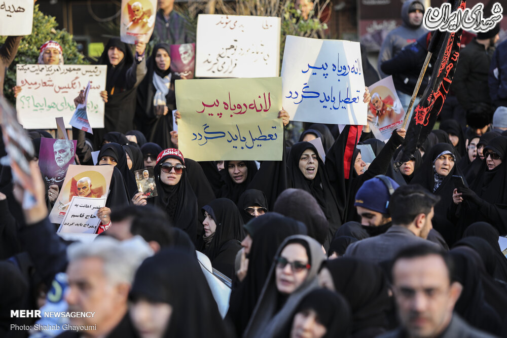 تجمع اعتراضی دانشجویان مقابل سفارت انگلیس