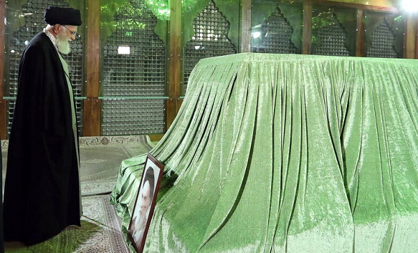 فیلم/ رهبر معظم انقلاب در مرقد مطهر امام خمینی(ره) فیلم/ رهبر معظم انقلاب در مرقد مطهر امام خمینی(ره)