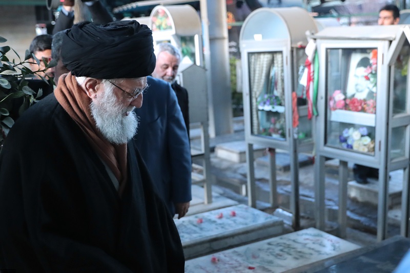 حضور رهبر معظم انقلاب اسلامی در مرقد امام خمینی(ره) وگلزار شهدا