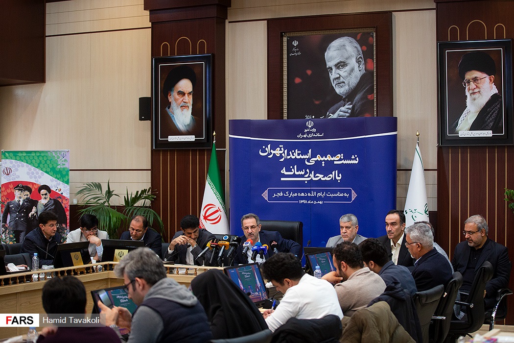 عکس/ حرکت جالب در نشست خبری استاندار