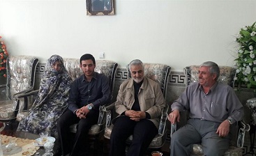 ماجرای حضور جالب حاج قاسم در منزل یک شهید ماجرای حضور جالب حاج قاسم در منزل یک شهید