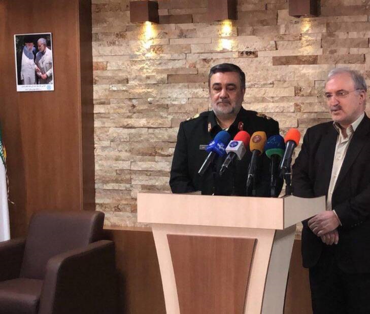 عکس رهبر انقلاب و حاج قاسم در اتاق وزیر بهداشت