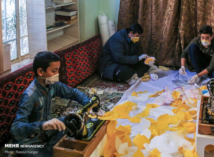 عکس/ همت دانش‌آموزان مشهدی برای تولید ماسک
