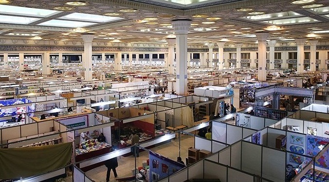 نمایشگاه کتاب در روزهای آخر هفته یک ساعت تمدید شد نمایشگاه کتاب در روزهای آخر هفته یک ساعت تمدید شد