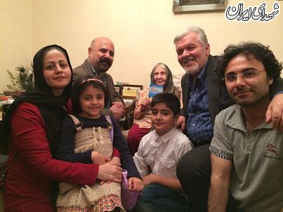شاعر حامی فتنه بر روی آنتن زنده صداوسیما چه میکند؟ شاعر حامی فتنه بر روی آنتن زنده صداوسیما چه میکند؟