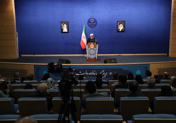 روحانی:هیچ توطئه ای عزم دولت را برای خدمت رسانی نمی شکند روحانی:هیچ توطئه ای عزم دولت را برای خدمت رسانی نمی شکند