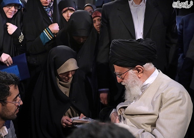 عکس/ دیدار جمعی از شاعران و اهالی فرهنگ و ادب با مقام معظم رهبری