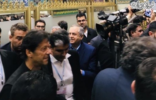 عکس/عمران خان در حرم رضوی