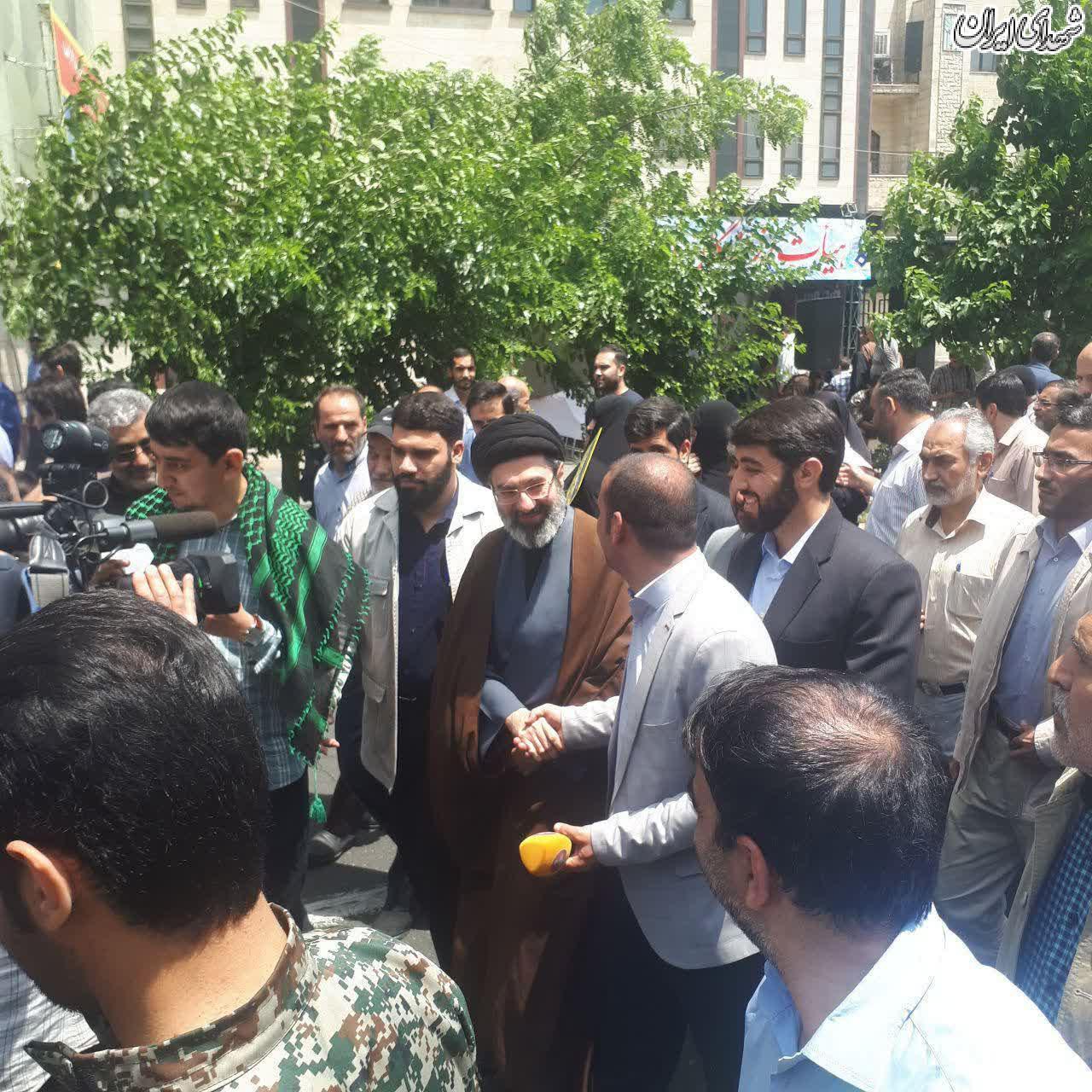 عکس/حضور مجتبی خامنه ای فرزند رهبرانقلاب در میان راهپیمایان