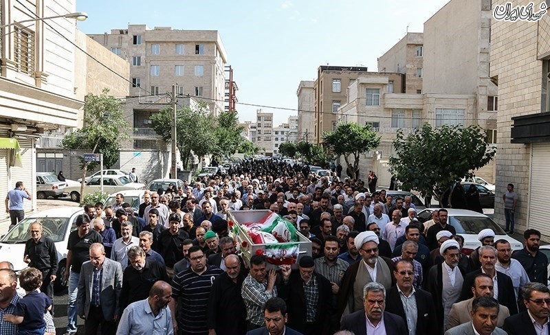 مراسم تشییع والده شهیدان سجادیان مراسم تشییع والده شهیدان سجادیان