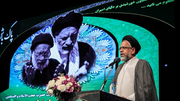 ترامپ کوچکتر از آن است که بر اراده مردم ایران تاثیر بگذارد ترامپ کوچکتر از آن است که بر اراده مردم ایران تاثیر بگذارد