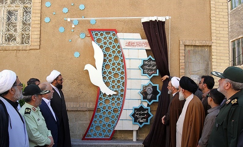 عکس/رونمایی از یادمان طلبه شهید همدانی