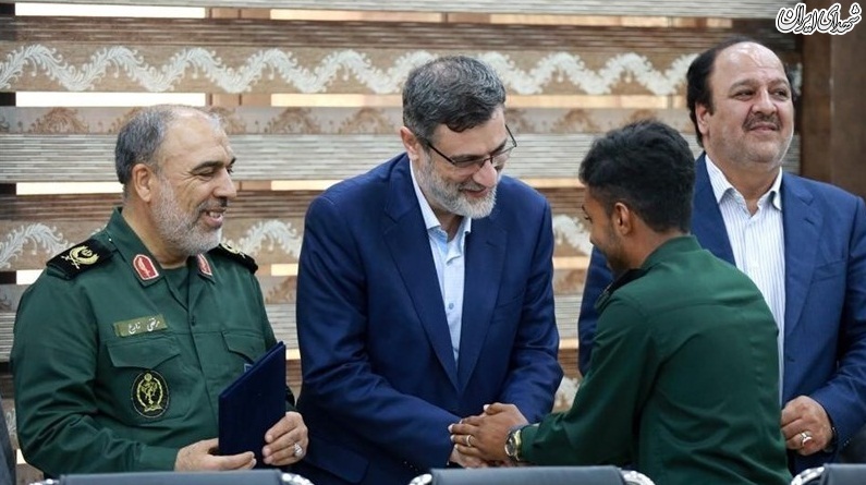 تقدیر مجلس از پاسداران ساقط کننده پهپاد آمریکایی+تصاویر تقدیر مجلس از پاسداران ساقط کننده پهپاد آمریکایی+تصاویر