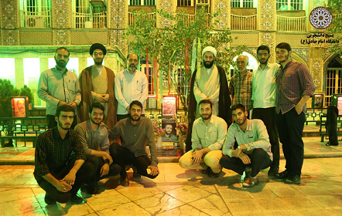 دیدار دانشجویان بسیجی دانشگاه امام صادق(ع) با پدر شهید حدادیان دیدار دانشجویان بسیجی دانشگاه امام صادق(ع) با پدر شهید حدادیان