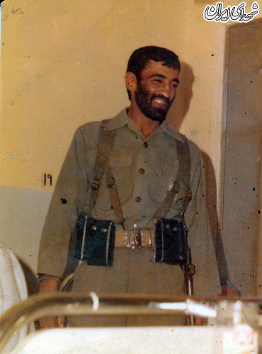 کسی آمده به اسم احمد متوسلیان، پدر ما را درآورده! کسی آمده به اسم احمد متوسلیان، پدر ما را درآورده!